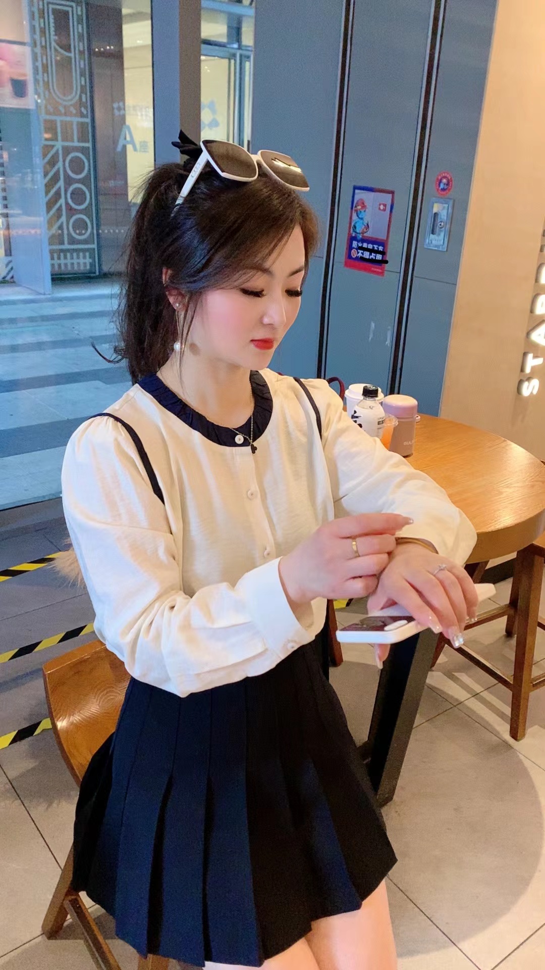 左右 春秋时尚韩版长袖甜美设计感显瘦学院风减龄衬衣圆领衬衫