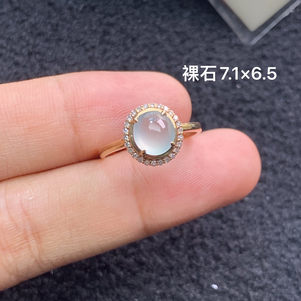 18k金镶嵌天然缅甸翡翠冰种蛋面戒指7.1×6.5