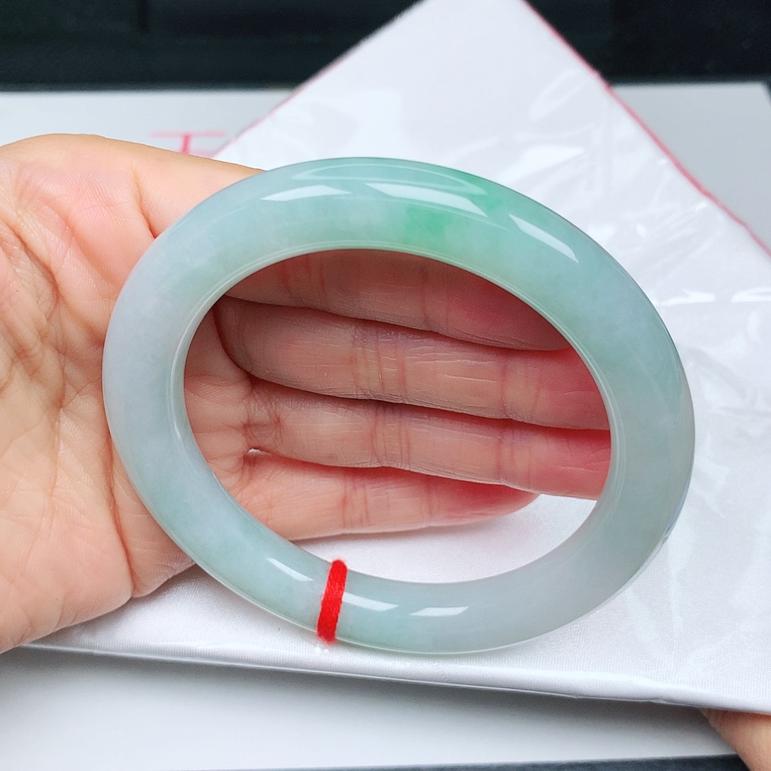 未镶嵌手镯（圆镯）翡翠果阳绿10