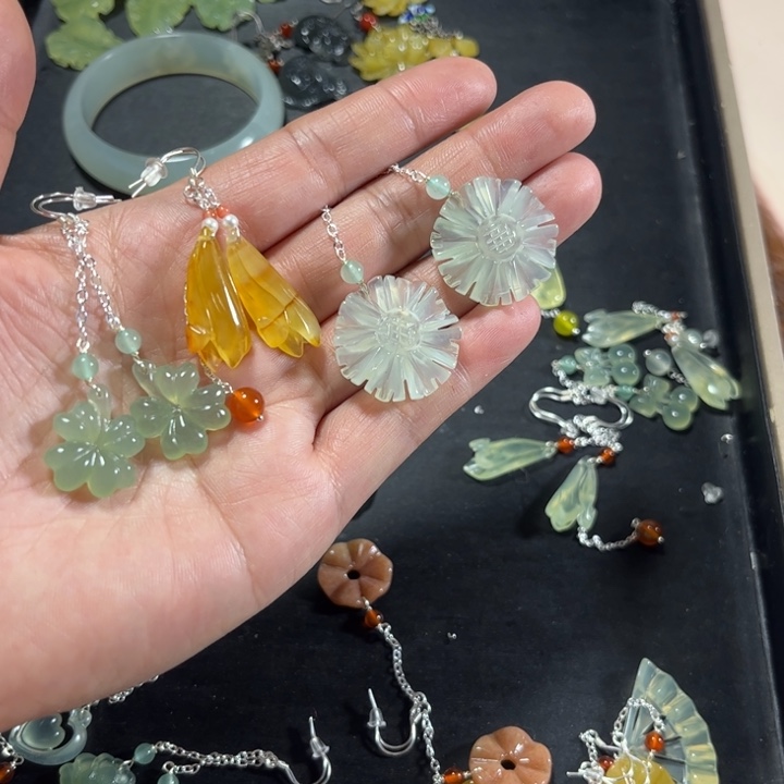 蛇纹石玉耳饰未镶嵌