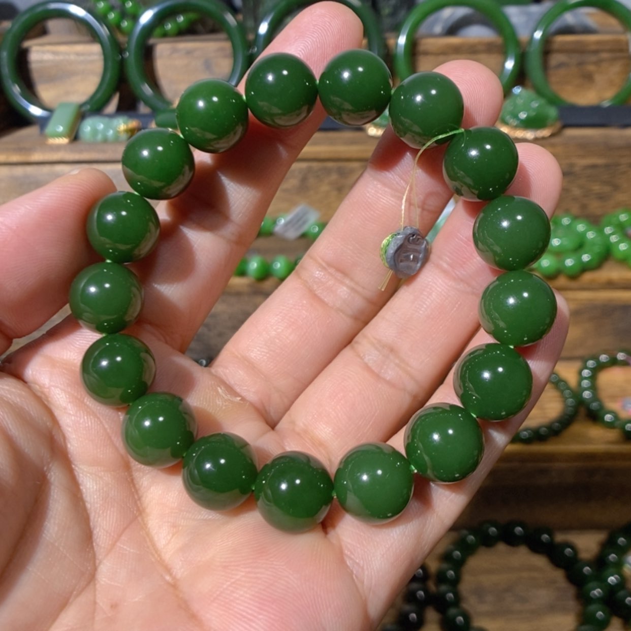 【闪购商品】吊坠(不含链)未镶嵌和田玉俄七菠菜绿手串 12
