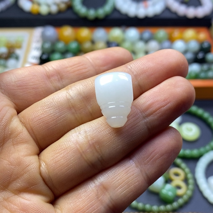 和田玉未镶嵌珠宝半成品俄白三通卡13