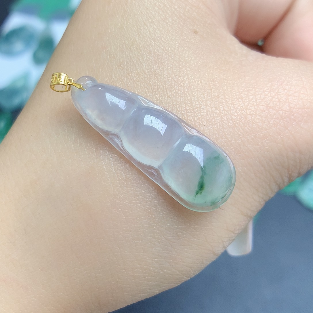 翡翠颈饰18K金镶嵌福豆