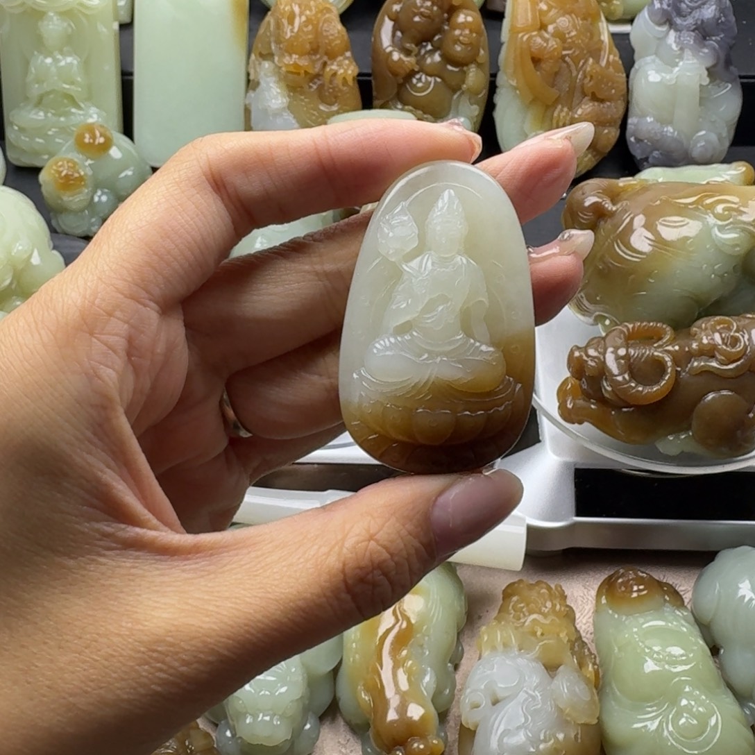 浩***哥和田玉未镶嵌挂件