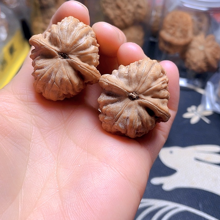文玩核桃吊坠九月一对