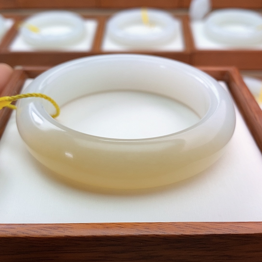 和田玉（糖玉）手镯未镶嵌