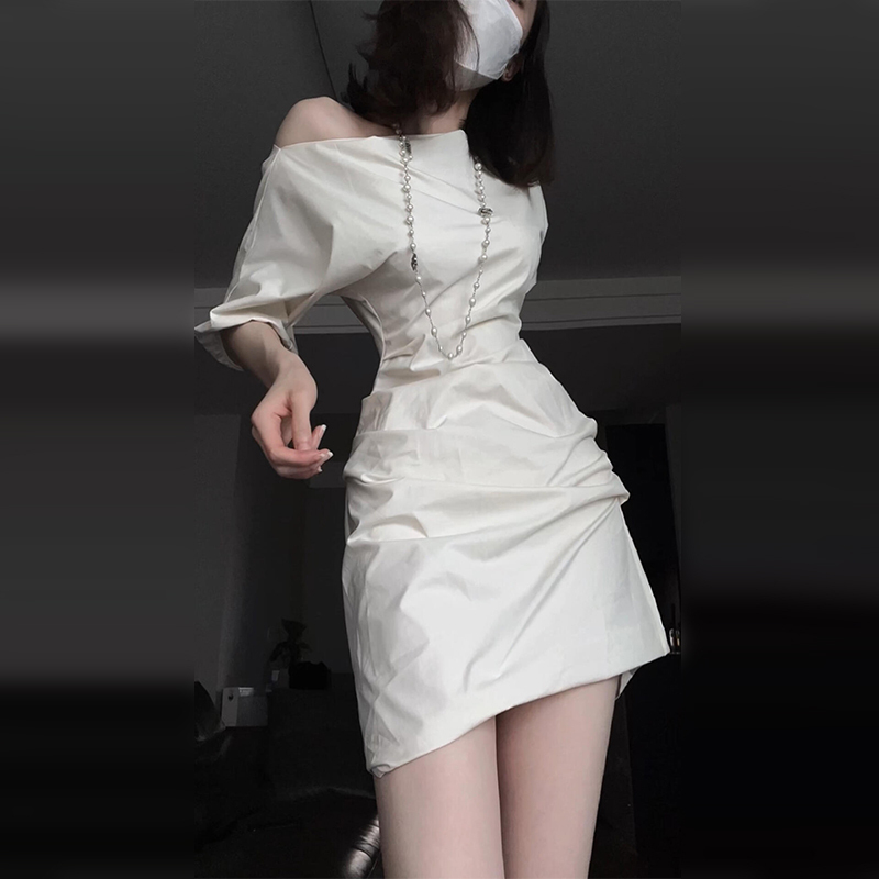 3494法式气质高级感斜肩独特漂亮掐腰连衣裙子女夏季2025新款短裙