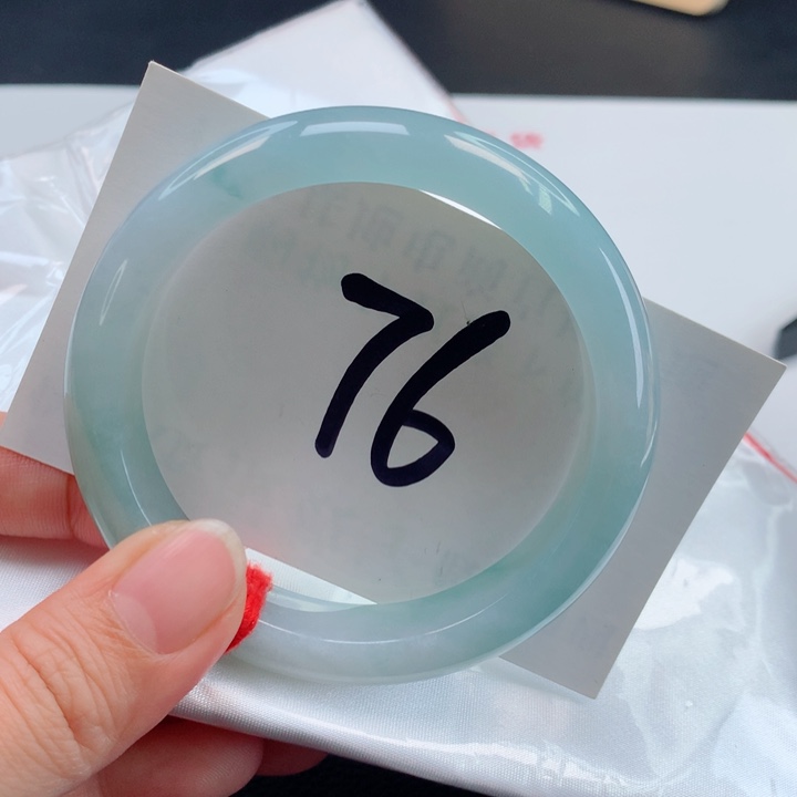 翡翠手镯未镶嵌冰