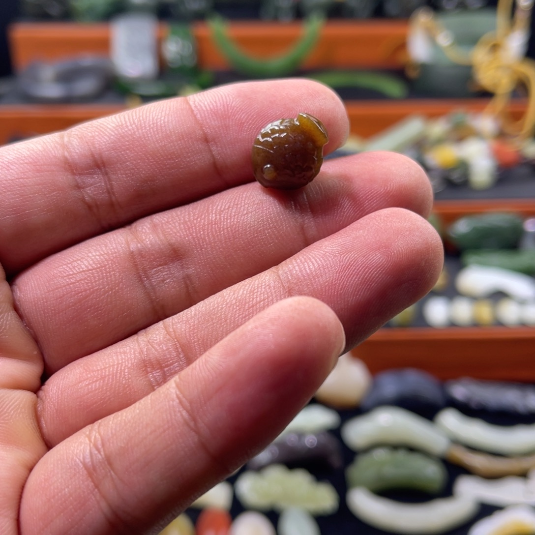 勿***忘和田玉未镶嵌颈饰
