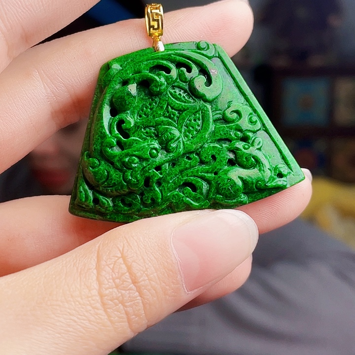 翡翠18K金镶嵌颈饰多样性