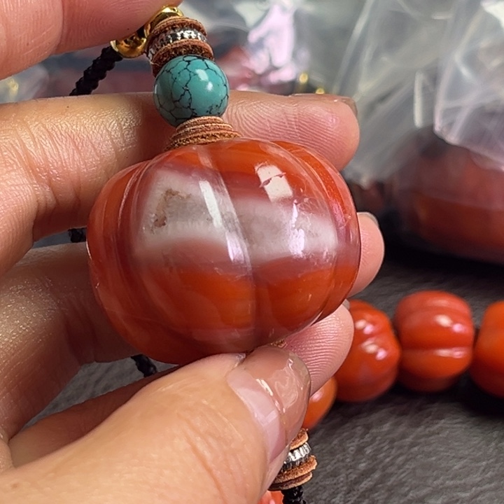 颈饰琉璃珠琉璃………