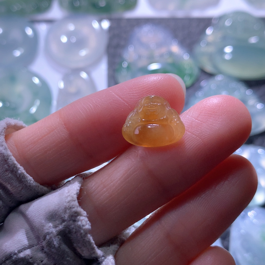 翡翠未镶嵌颈饰佛