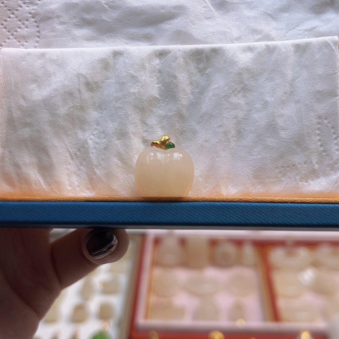 和田玉18K金镶嵌吊坠(不含链)