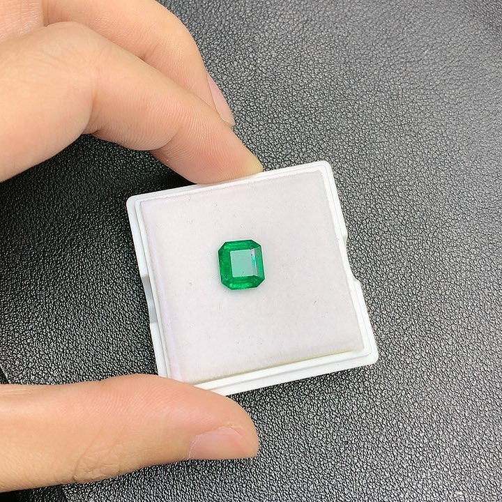 祖母绿裸石未镶嵌3.68克拉微油