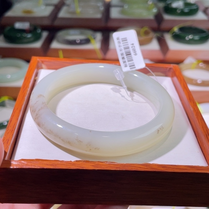 【闪购商品】和田玉手镯未镶嵌59.4