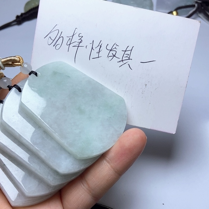 °****翡翠未镶嵌颈饰翡翠