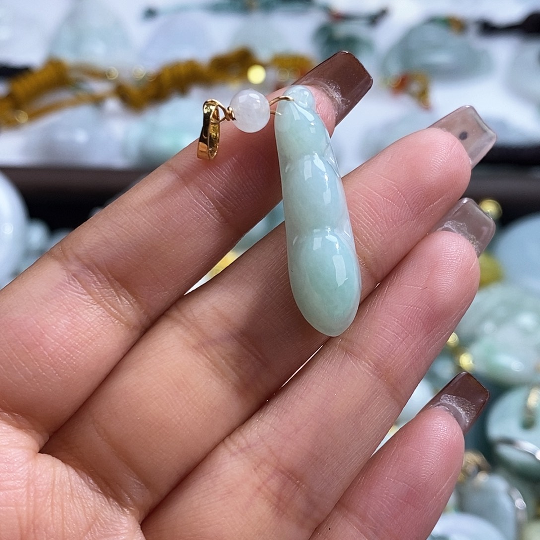 翡翠未镶嵌颈饰4526