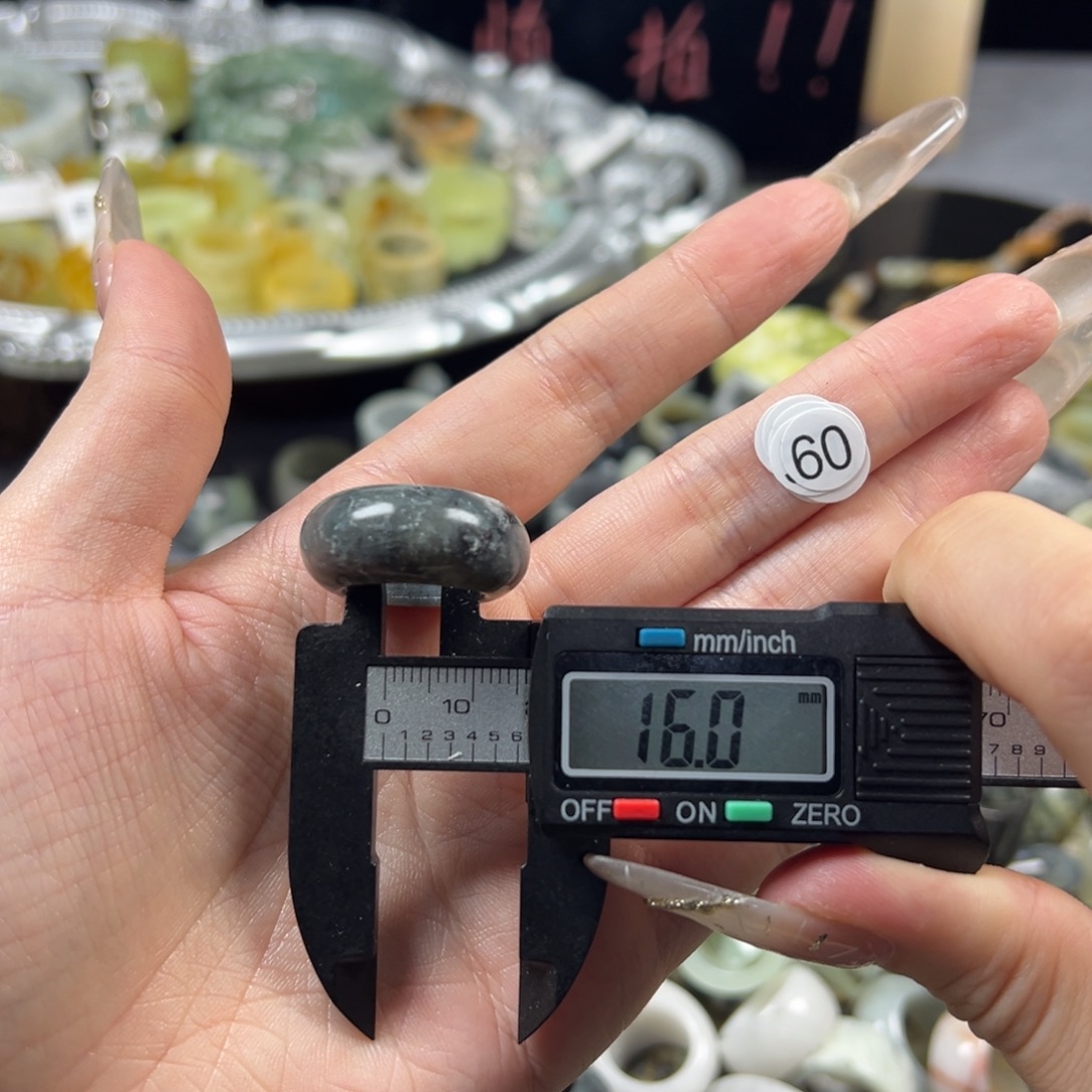 蛇纹石玉未镶嵌戒指