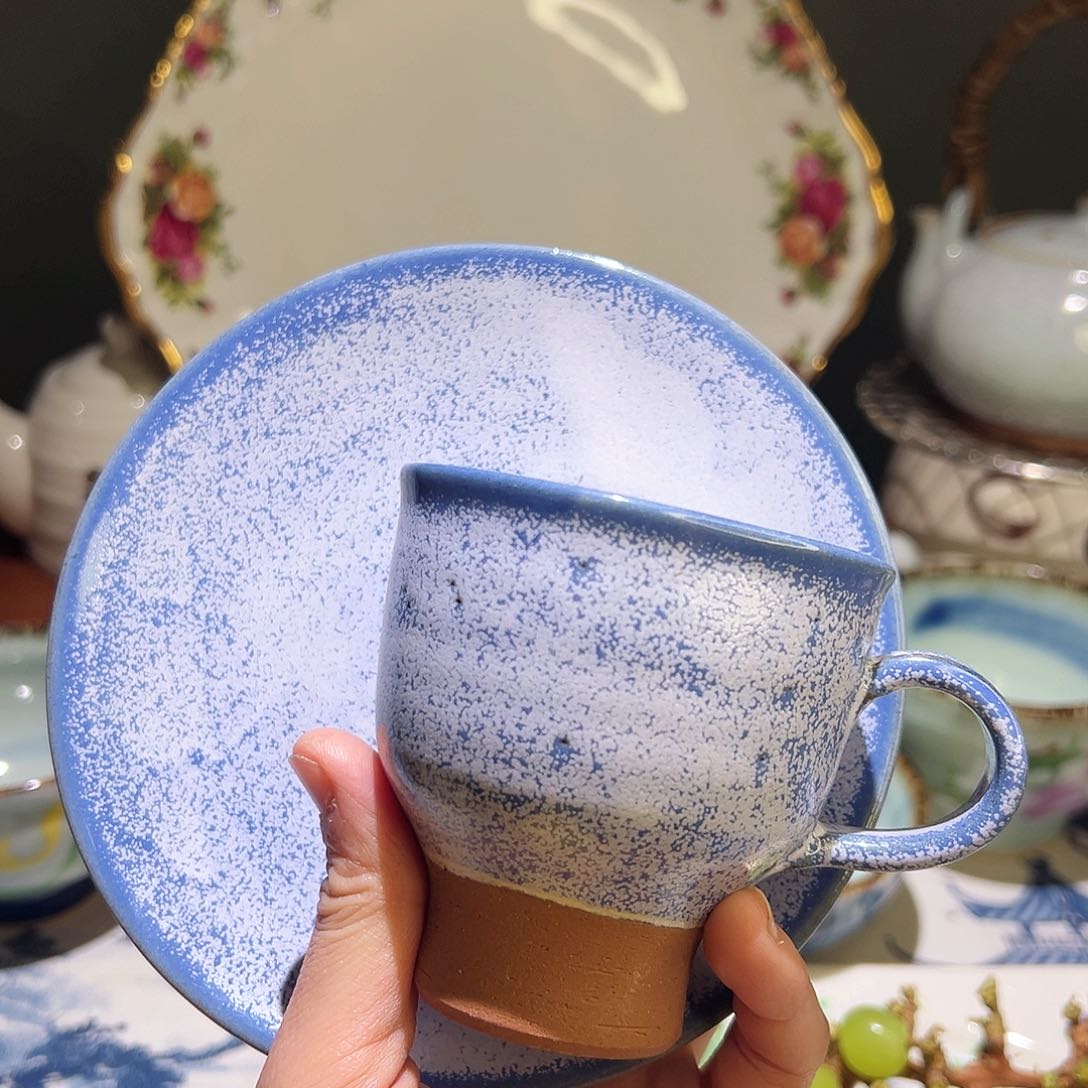 咖啡杯和茶杯是我们学校一