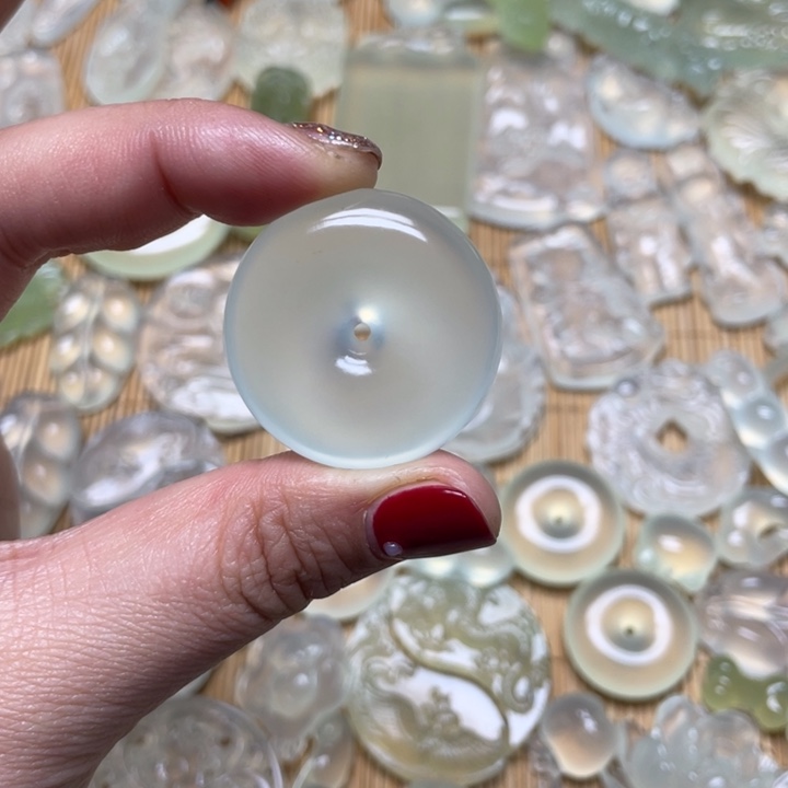 蛇纹石玉颈饰未镶嵌快***马