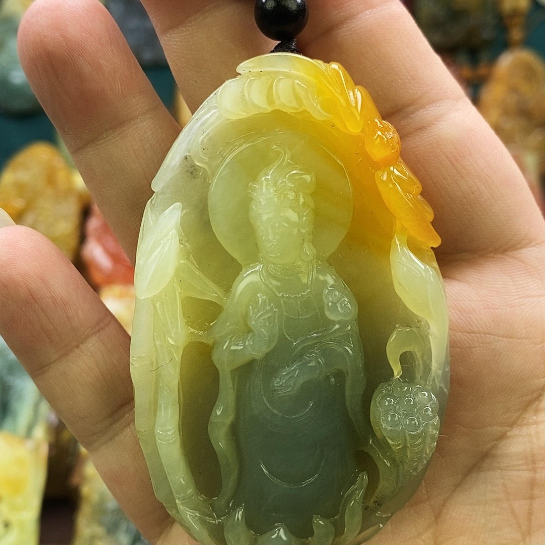 蛇纹石玉未镶嵌颈饰