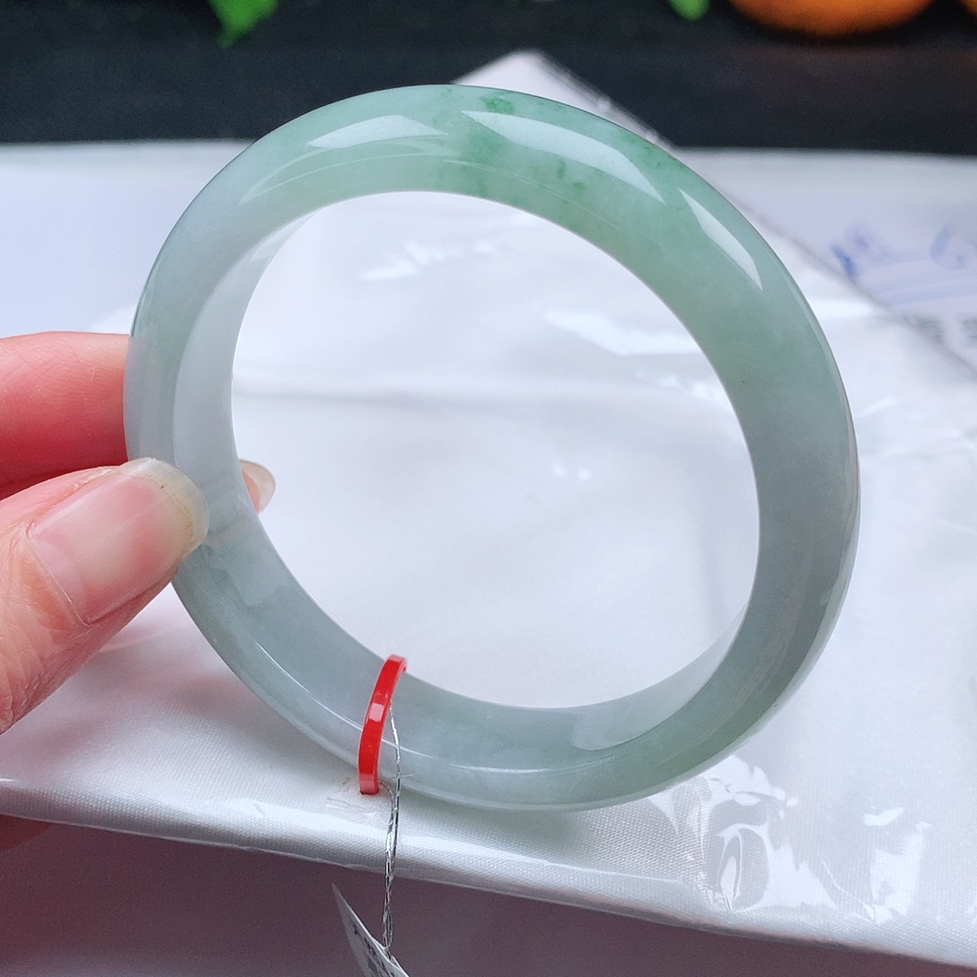 翡翠手镯未镶嵌56圈