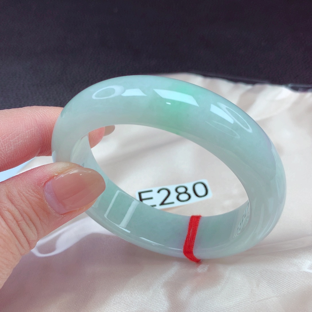 翡翠手镯未镶嵌手镯88