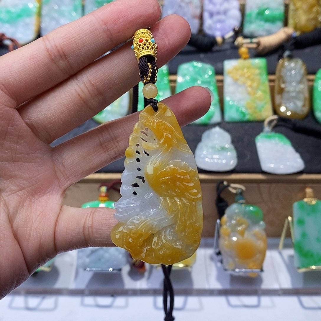 翡翠未镶嵌颈饰小****闪凤凰