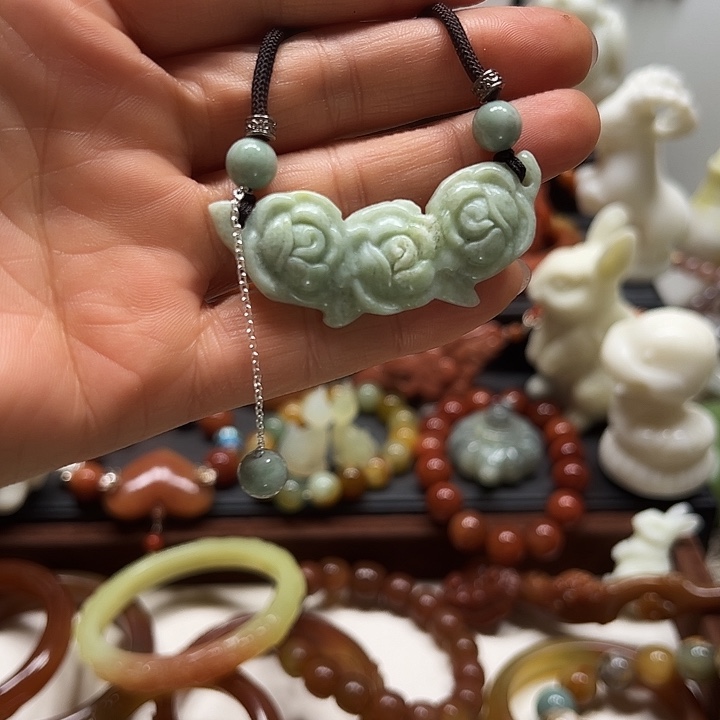 蛇纹石玉吊坠未镶嵌