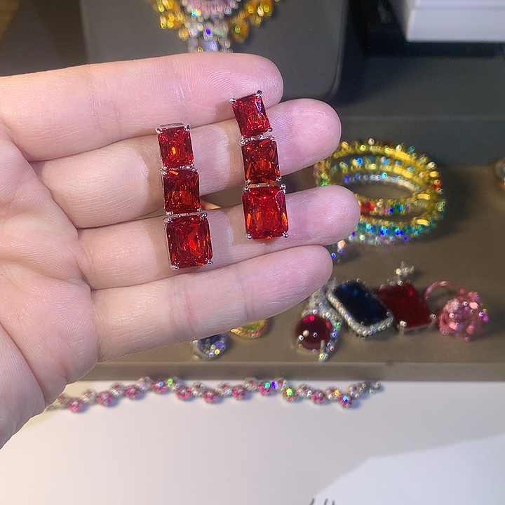 非金属16耳钉。          