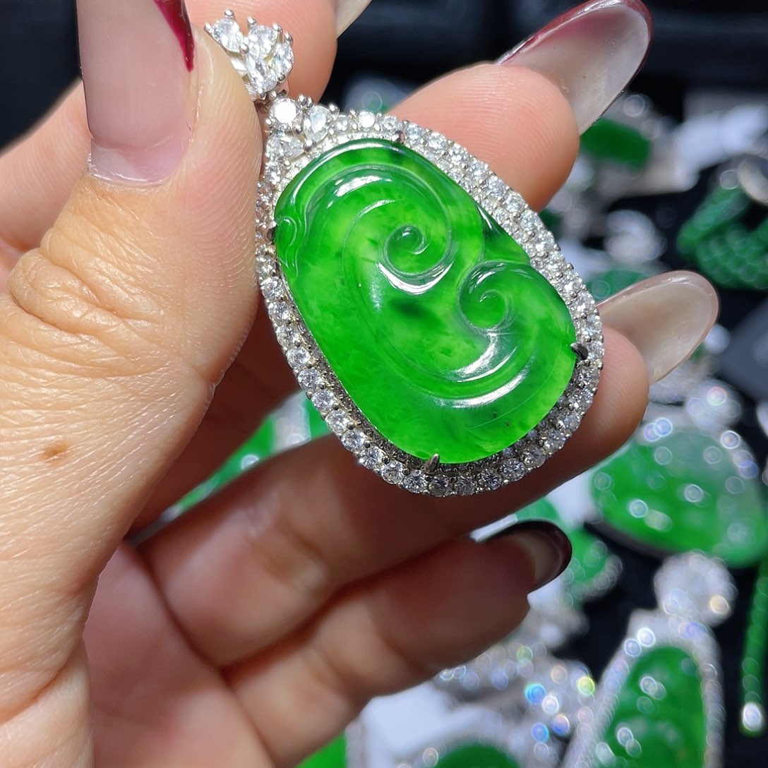 翡翠颈饰银S925镶嵌翡翠