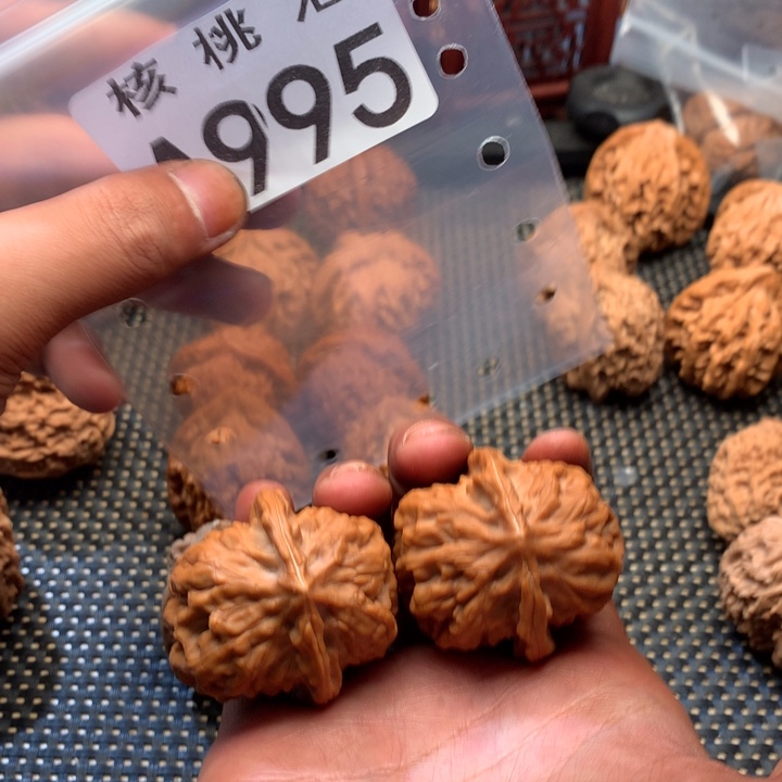 江***南吊坠文玩核桃核欢