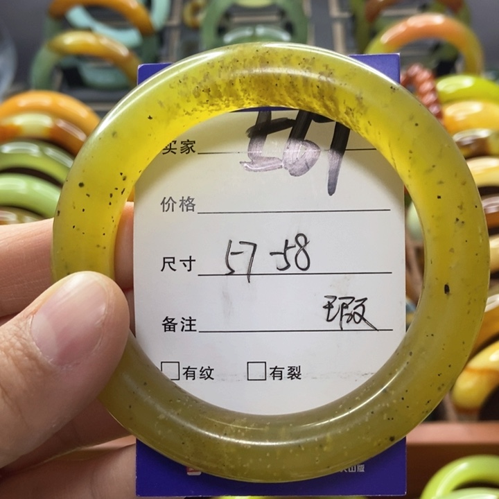 蛇纹石玉手镯未镶嵌