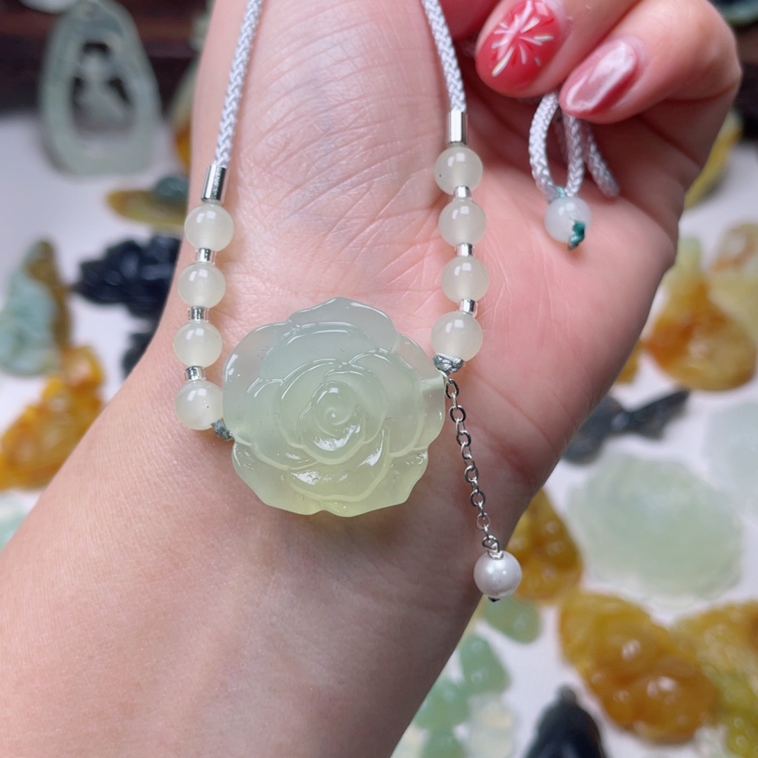 蛇纹石玉颈饰未镶嵌