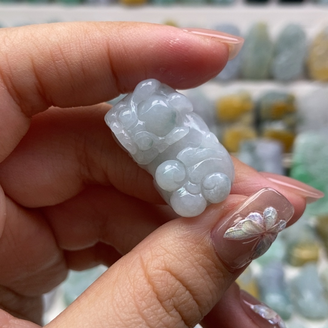 翡翠吊坠(赠链)未镶嵌?***锋