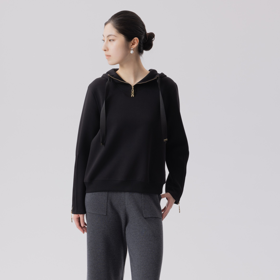 2025秋冬新款慵懒风连帽女黑色V领长袖宽松显瘦高级感卫衣