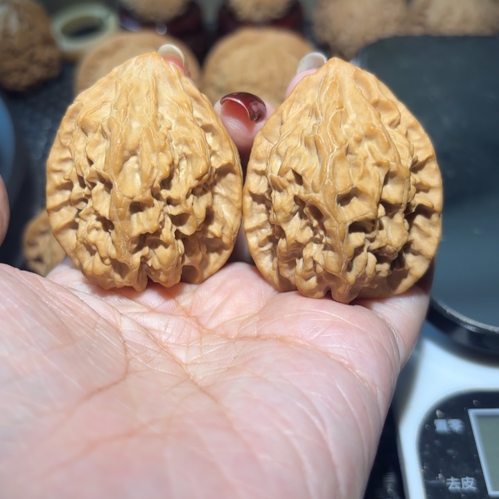 把件文玩核桃37十三陵鸡心