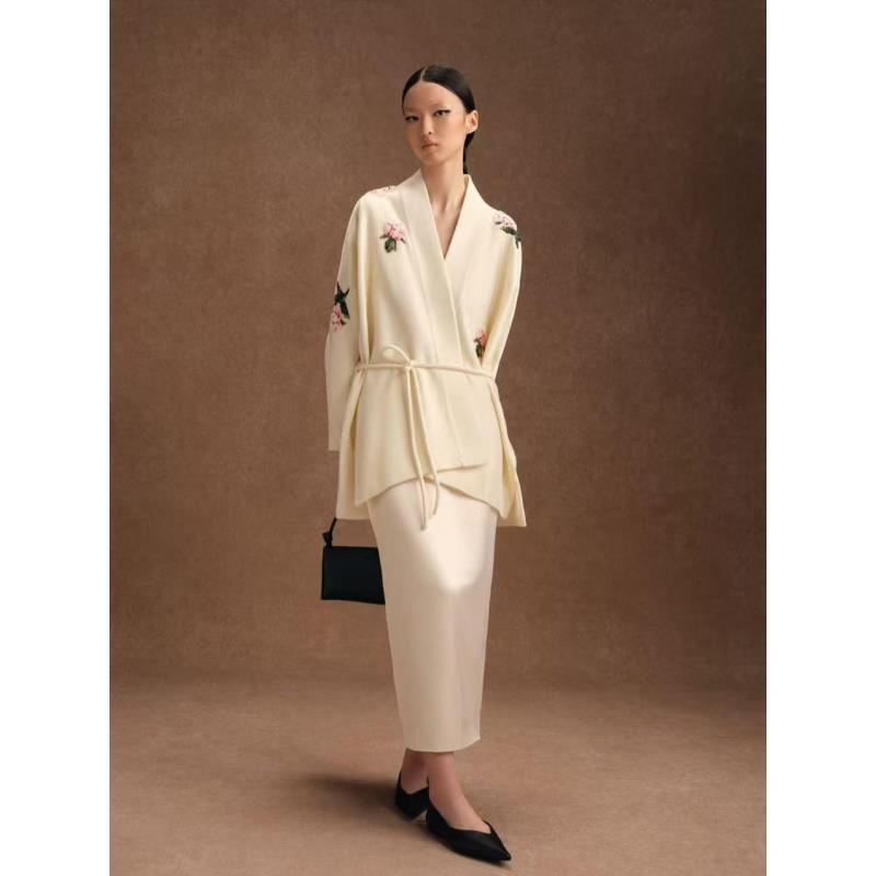 【张羽推荐】LA MAISON JADE 玉琼 2025初春新中式交领牡丹丝绒外套