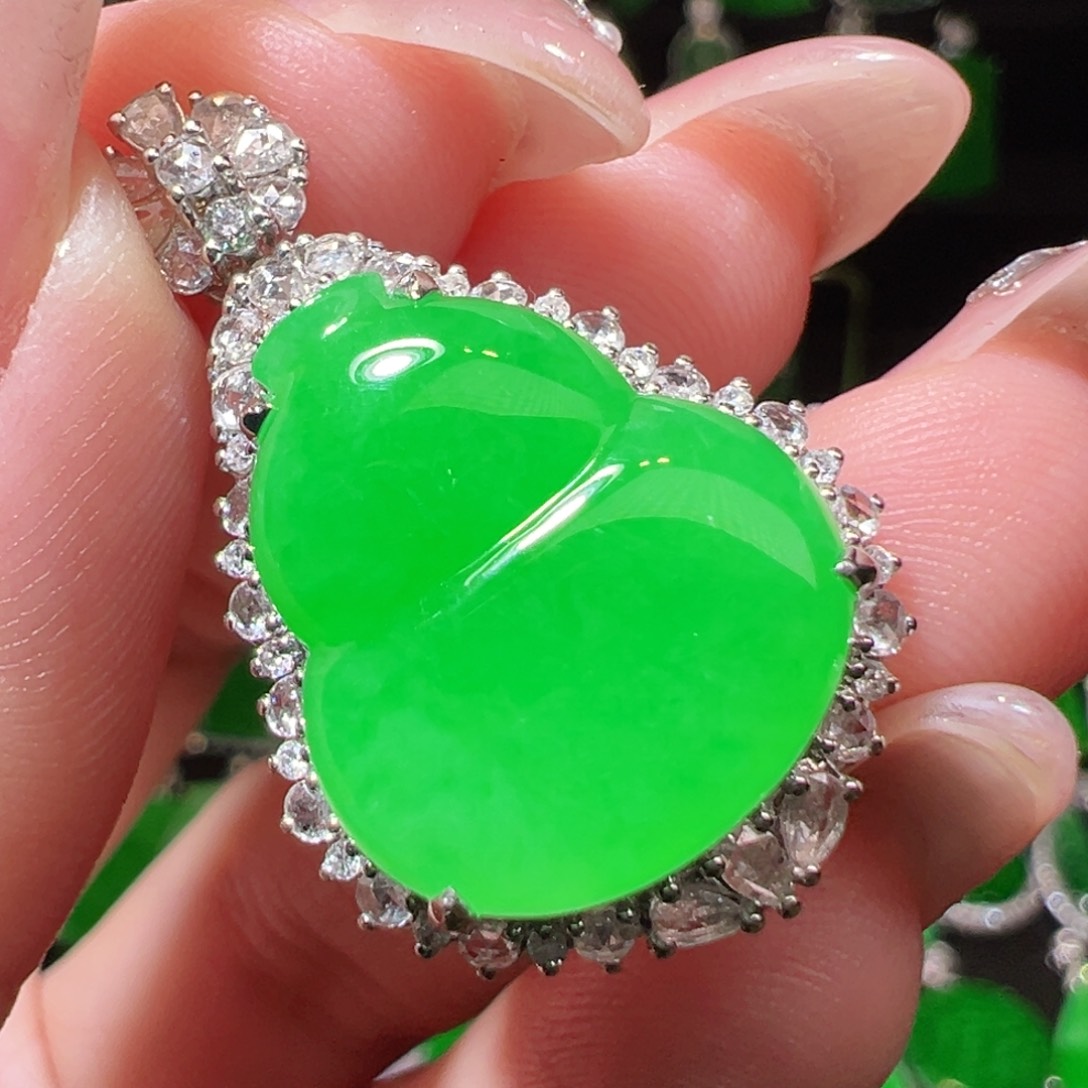 翡翠吊坠(不含链)18K金镶嵌葫芦