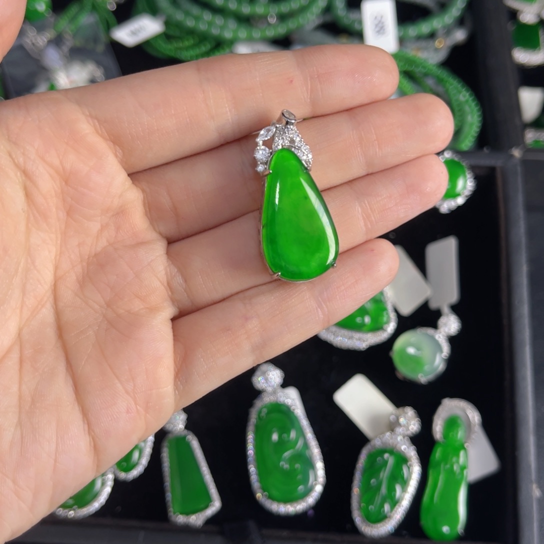 翡翠银S925镶嵌戒指水滴吊坠