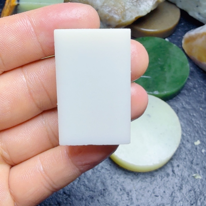 和田玉（糖玉）未镶嵌珠宝奇石