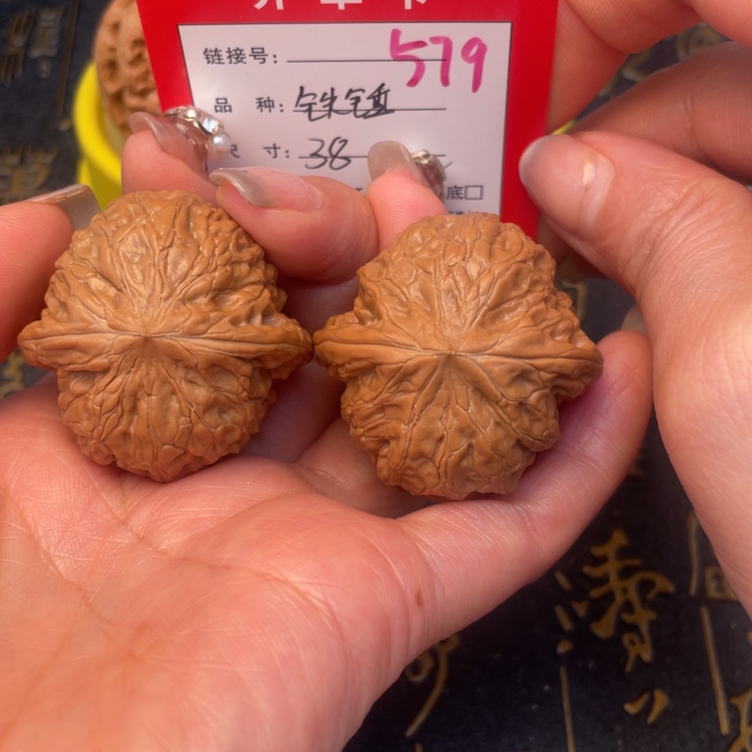 桃核吊坠文玩的时候