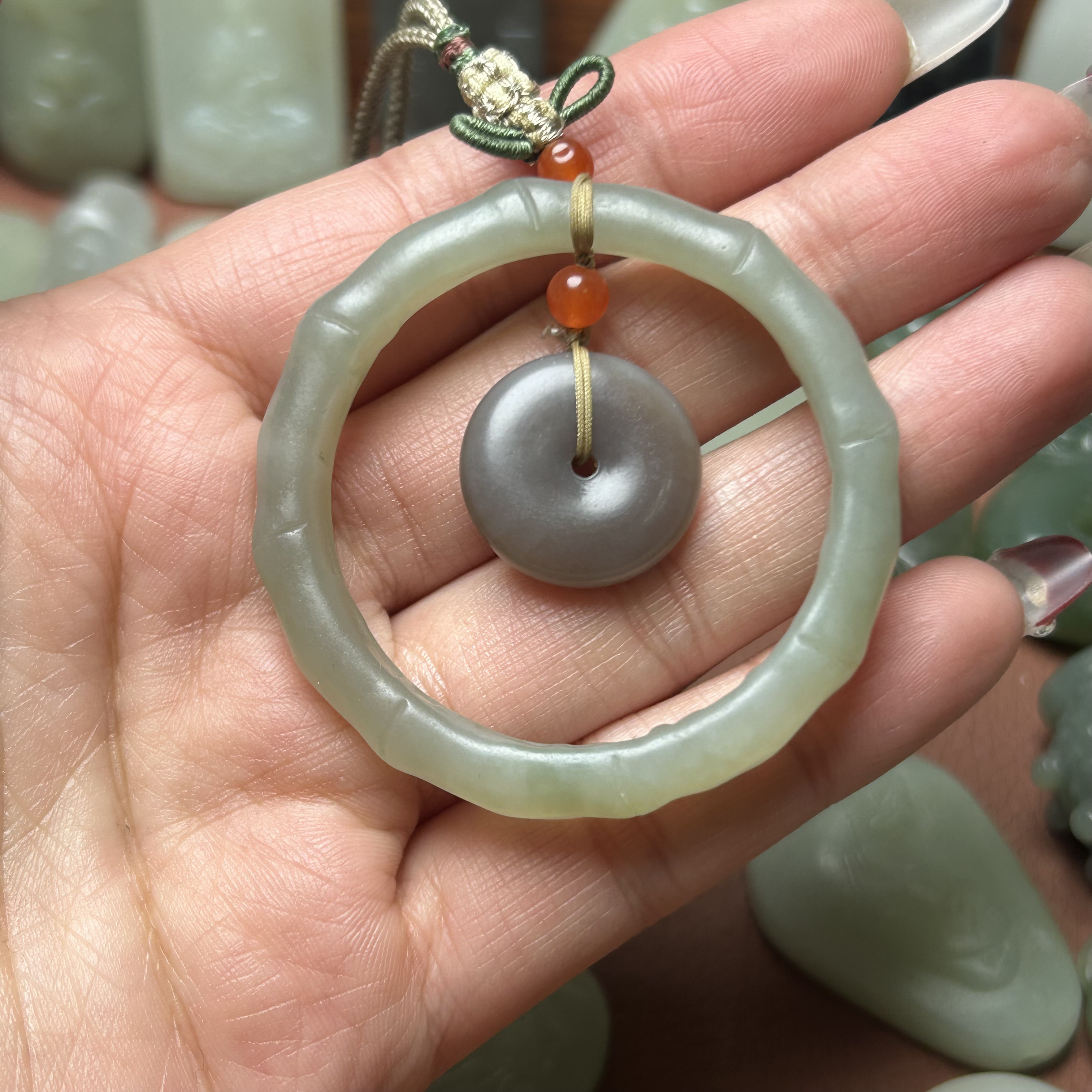 精品和田玉小挂件
