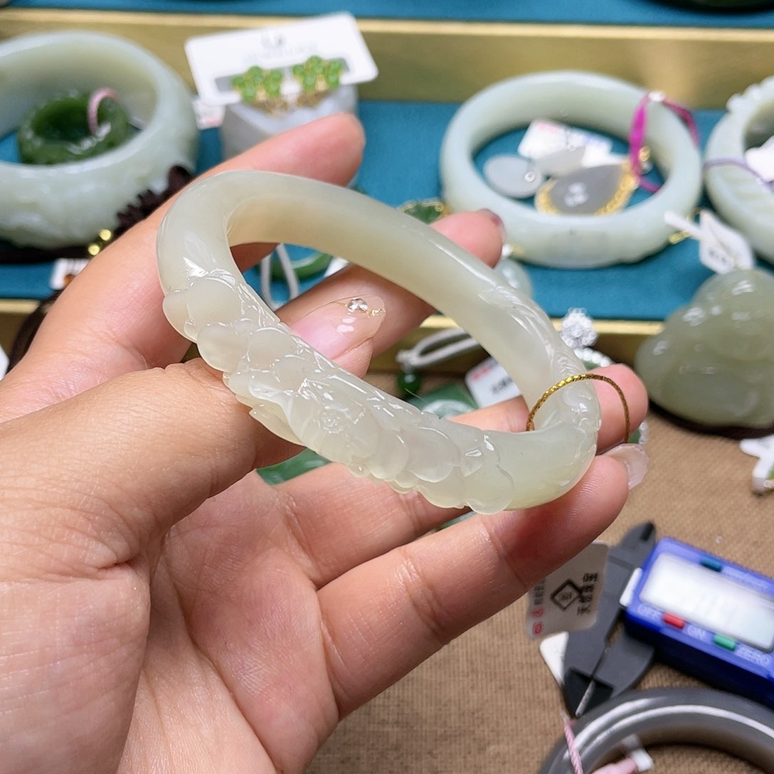 【闪购商品】和田玉手镯5960圈口99未镶嵌