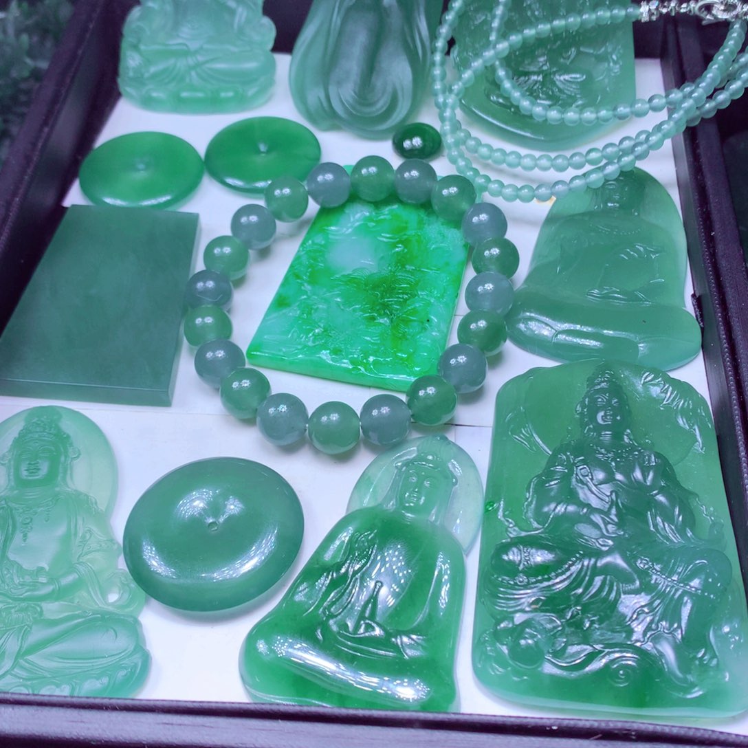 一****定制翡翠未镶嵌天然翡翠A货毛货挂件