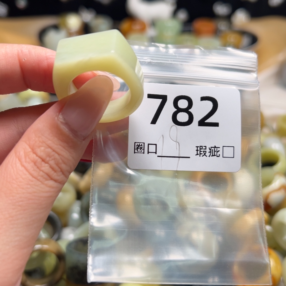 拔***鱼蛇纹石玉未镶嵌戒指