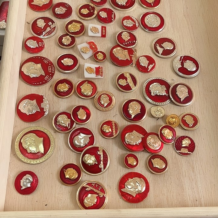 其他普通金属大**哈50枚小章 送8枚品相一般的