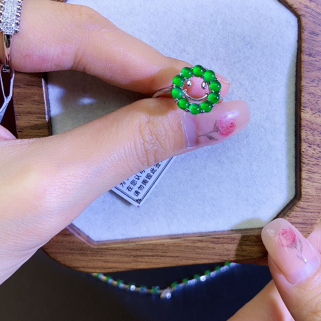 翡翠戒指银S925镶嵌天然翡翠蛋面戒指