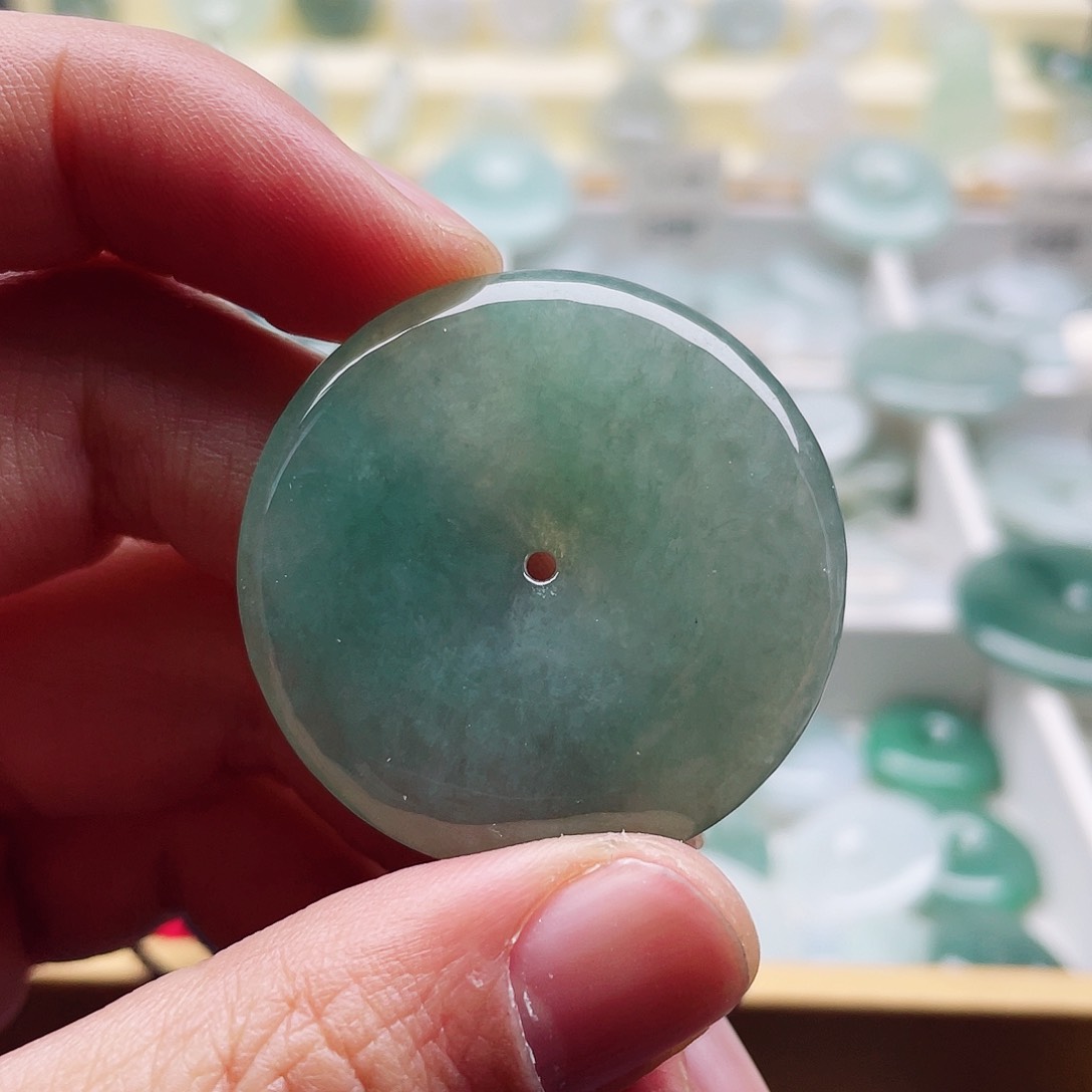 翡翠颈饰未镶嵌天然翡翠