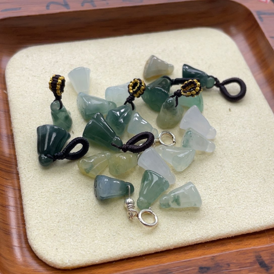 翡翠未镶嵌颈饰莲蓬提溜68一个